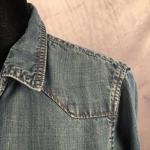 Anthropologie - Cloth & Stone Chambray Button Down - Picture 2 of 6